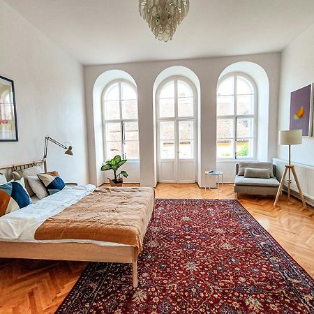 Apartamento Favst Old Square Sibiu Exterior foto